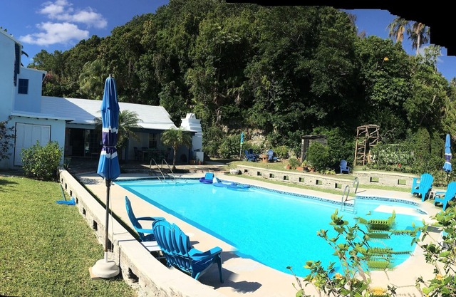 One bedroom poolside apartment - central, with electric car charging station
