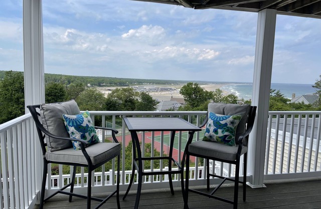 One bedroom third floor unit at The Lookout