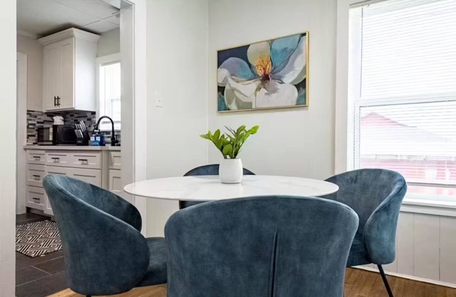 One block to Beach, Pet Friendly-Private Patio