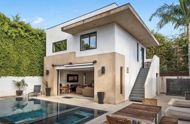 One of a Kind Villa with separate guest House pool an hot tub.