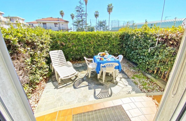 ONE-ROOM APARTMENT 50 metres from the SEA near SANREMO