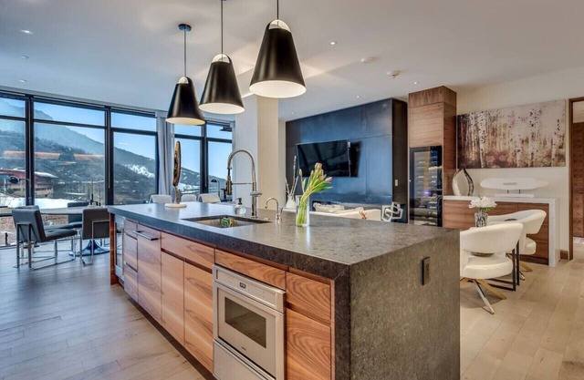 One Snowmass West Gem