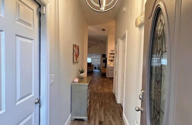 Only 15 min from Disney Huge yard, pool Heater, 5 bedrooms 3 bathrooms