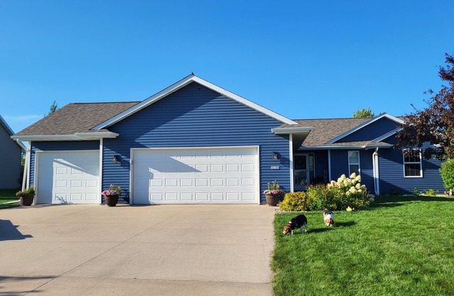 Only 30 minutes from Lambeau Field.