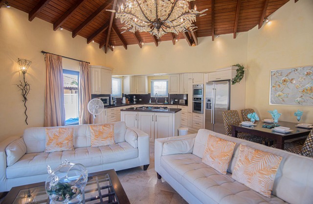 Opal Full House, Close walk to Beach