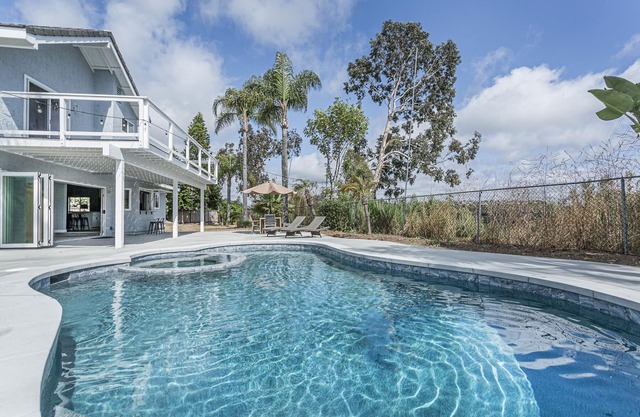 OPEN 9-28 to 30! Pool, Spa, Pets Ok, Remodeled Beachy Lagoon Getaway!