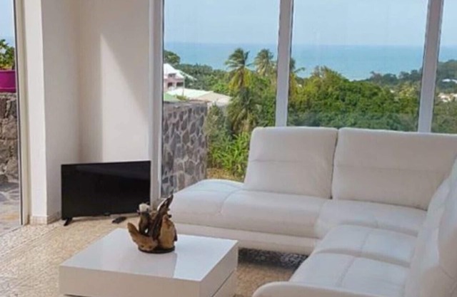 Open-air, ideal for families, 5 minutes from the beach Ideal for filming music videos