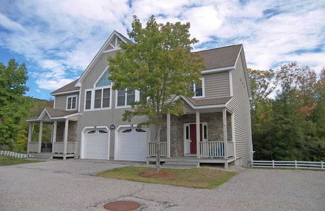 Open concept, 2-level, AC/FP, wood view, deck, swim club. F132B by LRS