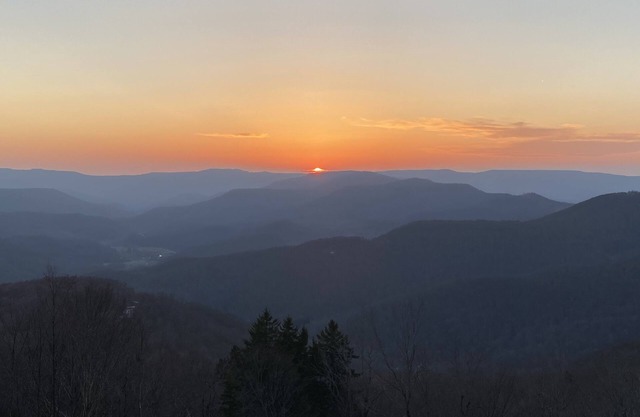 Open for Blues & Brews! Shuttle to festival, hike, bike, sunsets, hot tub