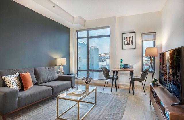 Open Hayes Valley Studio w/Rooftop, W/D, 1 min to BART by Blueground