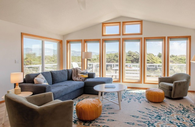 Open, spacious, home with mountain views! Dog Friendly