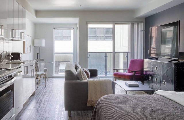 Open U-District Studio w/Laundry, near Parks & Shops, by Blueground