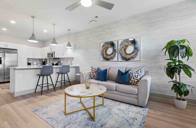 Opulent Living 5 Min From Downtown