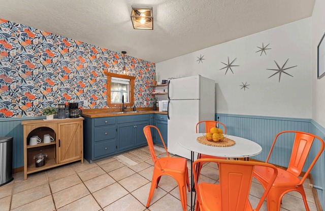 Orange Blossom Hideaway - Hot Tub & Fire Pit
