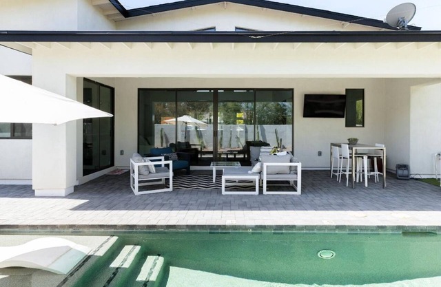 Orange Blossom by LuxeKey | Modern Luxury Home in Old Town w/Free Pool Heat