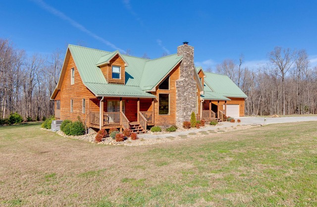 Orchard Hideaway | Orchard + Mountain Views and A Roomy Yard