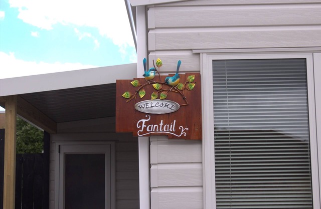 Orewa Kiwi Cabins - Fantail Cabin