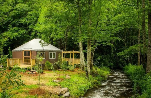 Otter Creek Yurt - Creekside Glamping w/Private Hot Tub