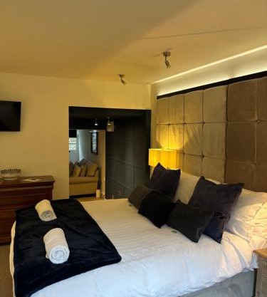 Otter Hollow - a spacious central apartment