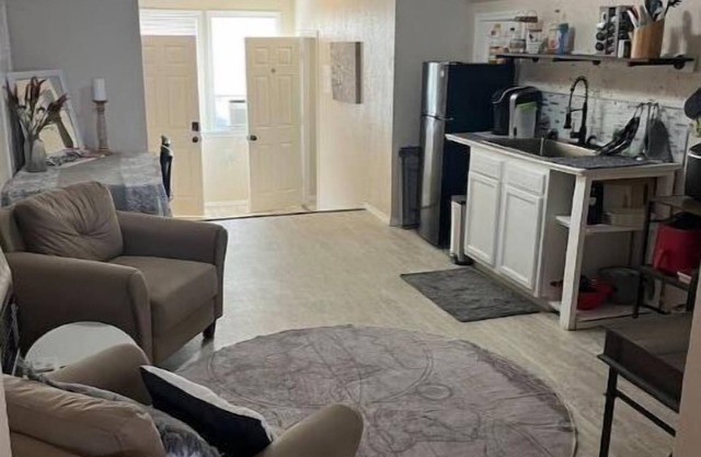 Ouachita Fall Studio Stay- Sleeps 4