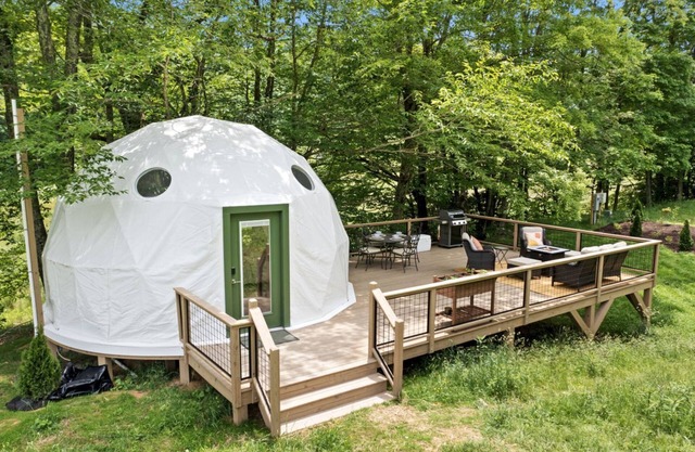 Outstanding Chic Dome with Private Deck in North Carolina