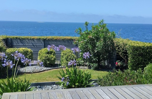 Outstanding Villa… Feet in water