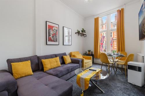 Oxford Street 1 Bedroom Shopping Retreat! 3GC