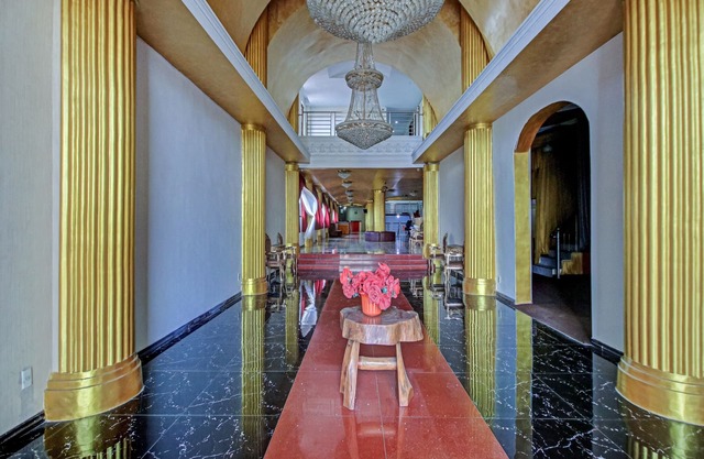 OYO 2574 Z Suites Hotel