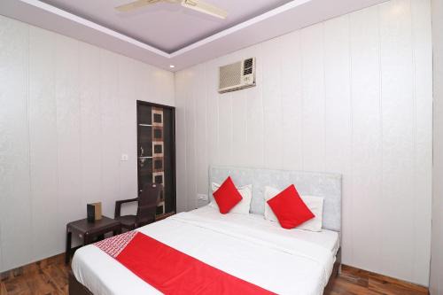 OYO 81074 Hotel Adb