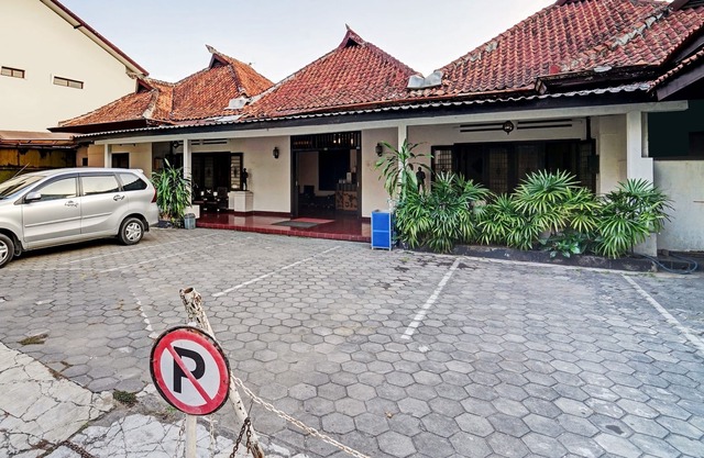 OYO 90676 Oryza Hotel