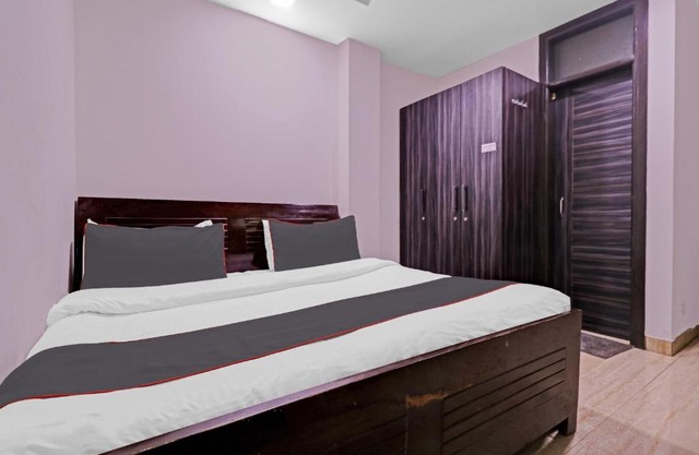 OYO Flagship 85649 Hotel Sunrise Inn
