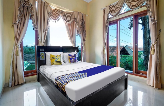OYO Homes 91156 Eco Tourism Big Farmer Desa Kertawangi Syariah