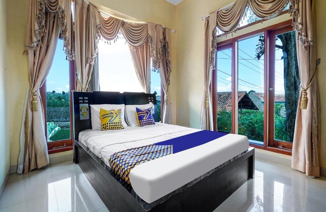 OYO Homes 91156 Eco Tourism Big Farmer Desa Kertawangi Syariah