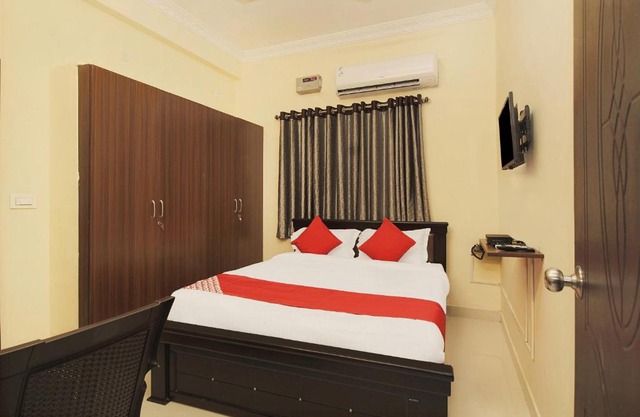 OYO Skyinn Near Golconda Fort