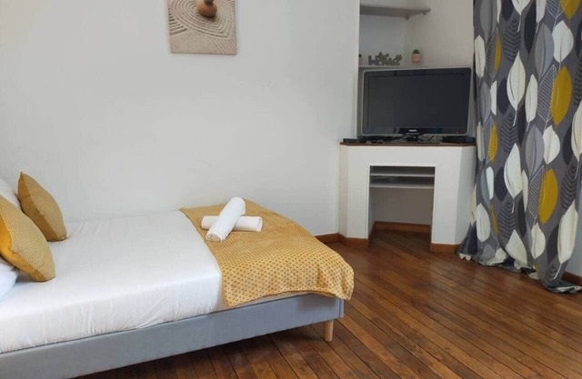 Oyon T1 * Near train station * Parking * Fiber