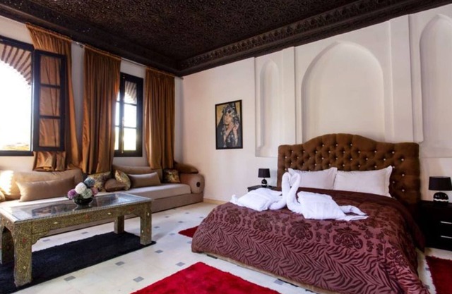 Palace with 2 villas and 2 swimming pools in Sidi Abdellah Ghiat