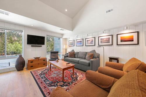 Palisades Tahoe Lodge Rentals Premium Studio Loft #333