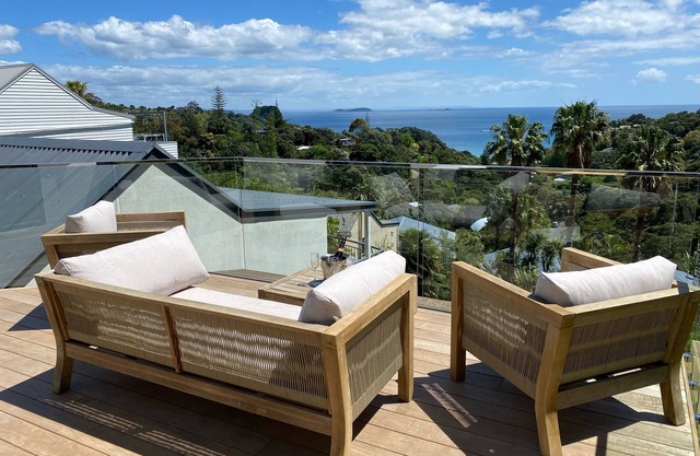 Palm Beach SEA Views AND A Touch OF Luxury Awaits