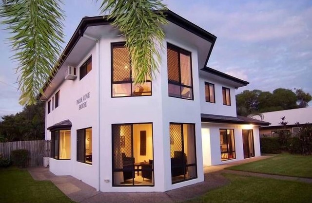 PALM COVE HOUSE - Holiday Home