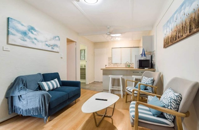 Palm Cove Tropical Retreat with Private Garden, Near Beach