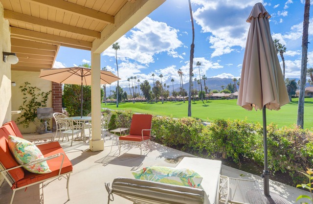 Palm Desert Condo w/Patio & Golf Course Views