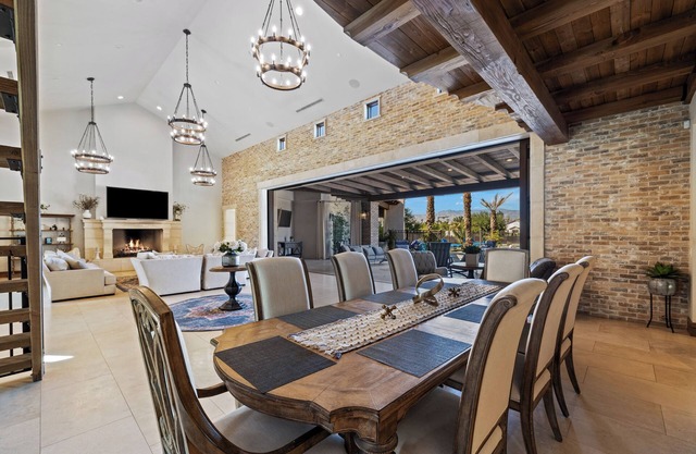 Palm Desert Estate, Pool, Courts, Saunas & No Checkout, sleeps 20+