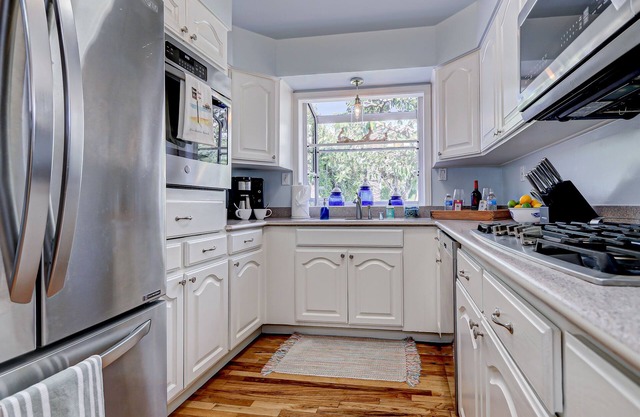 Palm Haven: A Tranquil Beach Community Escape