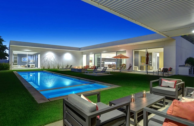 Palm Perfect! Luxurious property in stunning setting. See the video!