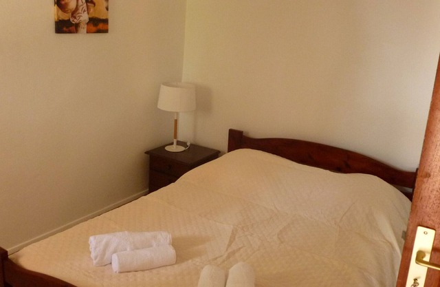 Palm tree, 2 comfortable bedrooms, swimming pool at l houezel