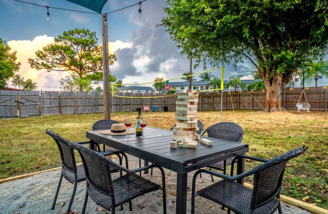 Palm Vista House|4BD|EV|Minutes From Downtown