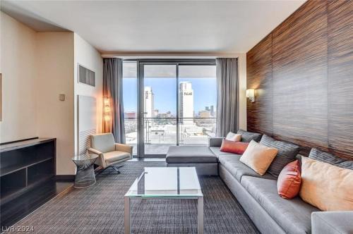 Palms Studio 23319 View & Balcony