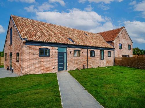 Pam's Place - Uk50583