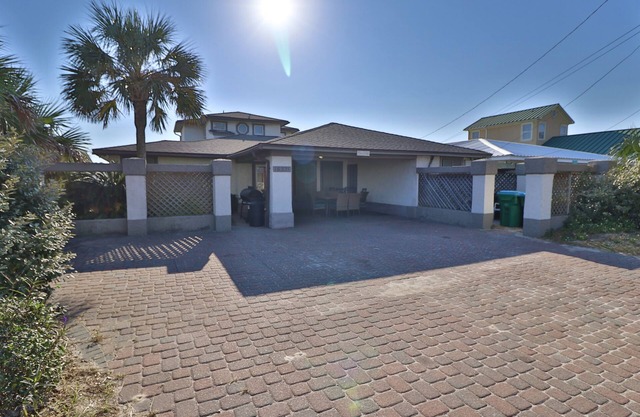 Panama City Sea Ease Beach House 2026 Prices Are 10 % Off Pets & Ages 18-25