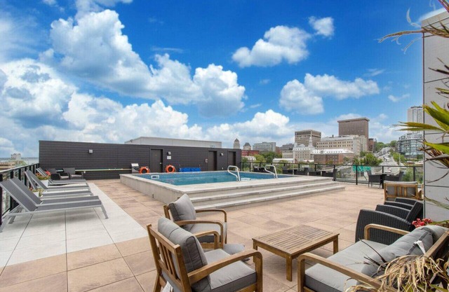 Panorama Penthouse: Free Parking, Roof Top, Gym